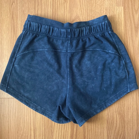 ❤️ Lululemon Inner Glow High Rise Modal Short 3" Blue Size 2 - Picture 5 of 8